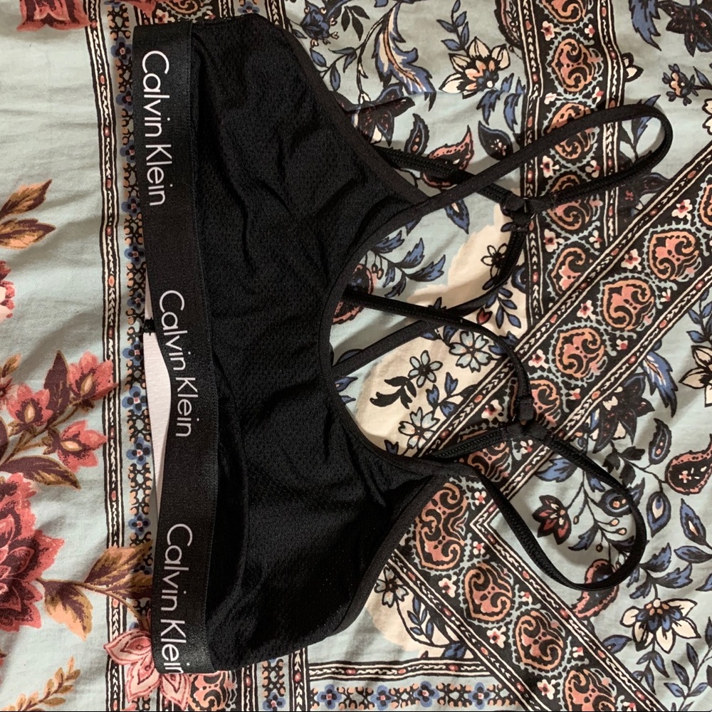 Never worn, too bought wrong size